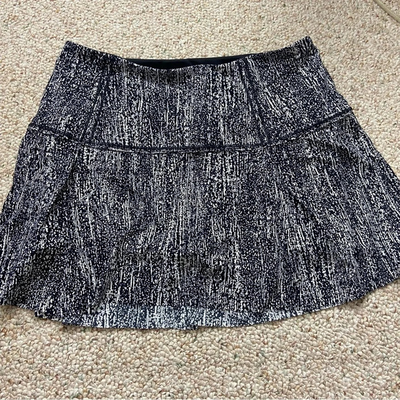Lululemon Lost in Pace Skort AirTime White Black 17077 - Picture 2 of 7